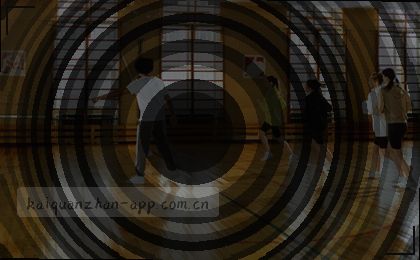 赛程表摊开在桌上，手指正划过日期。